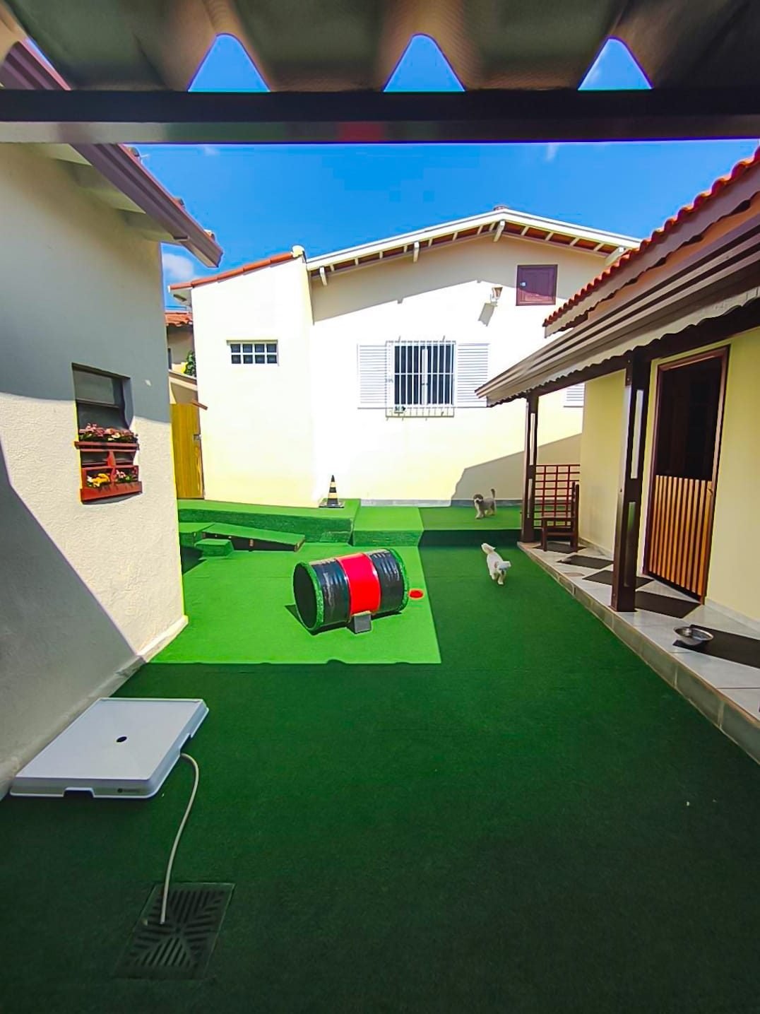 Vista do pátio e dos quartos da Luli e Eu